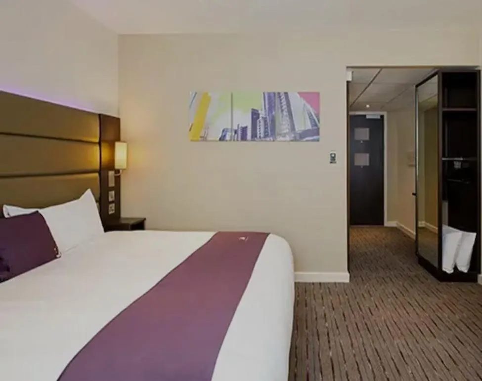 EnSuite near Canary Wharf Metro Line London United Kingdom